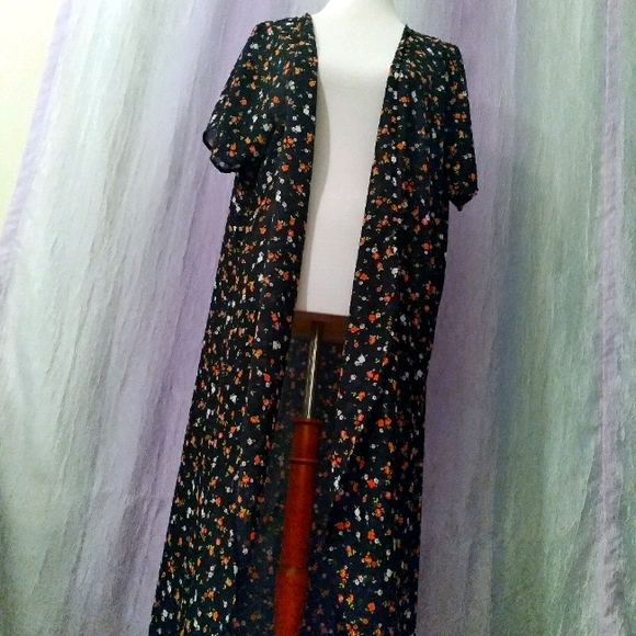 torrid Tops - EUC Torrid sheer floral duster